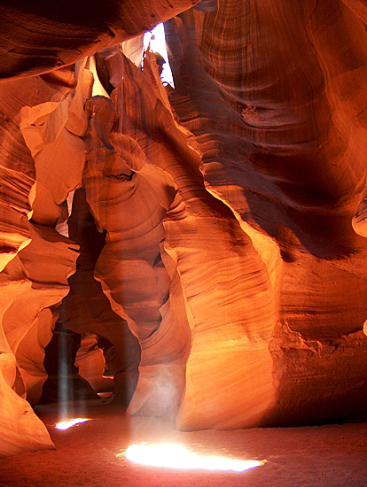 Upper Antelope Canyon - Beams