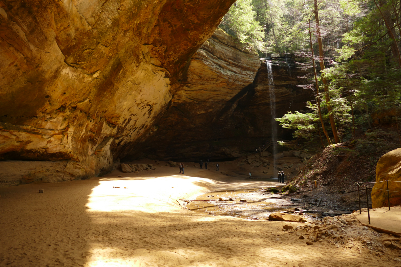 USA Hiking Database: Hocking Hills State Park [Upper Falls, Lower Falls, Old Man's Cave, Cedar Falls, Ash Cave]