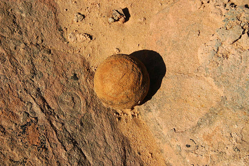 Moki Hill - Moqui Marbles and Pipes