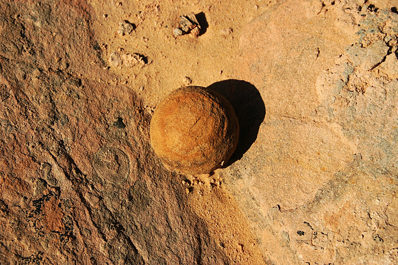 Moki Hill - Moqui Marbles and Pipes