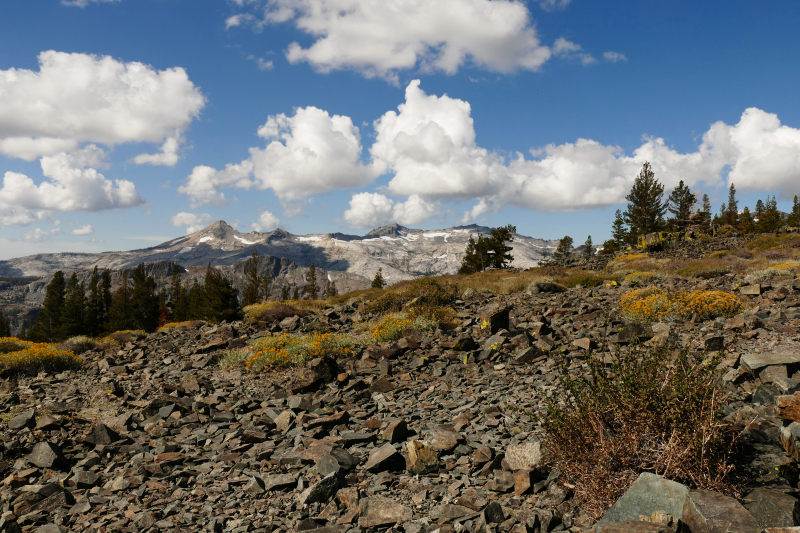 Bild vom Jacks und Dicks Peak auf dem Wanderweg zum Mount Tallac - Eldorado Mountains