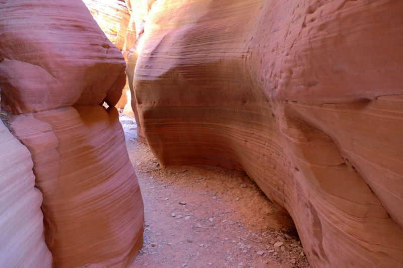 Peek-a-Boo aka. Red Canyon Slot [The Sand Hills]