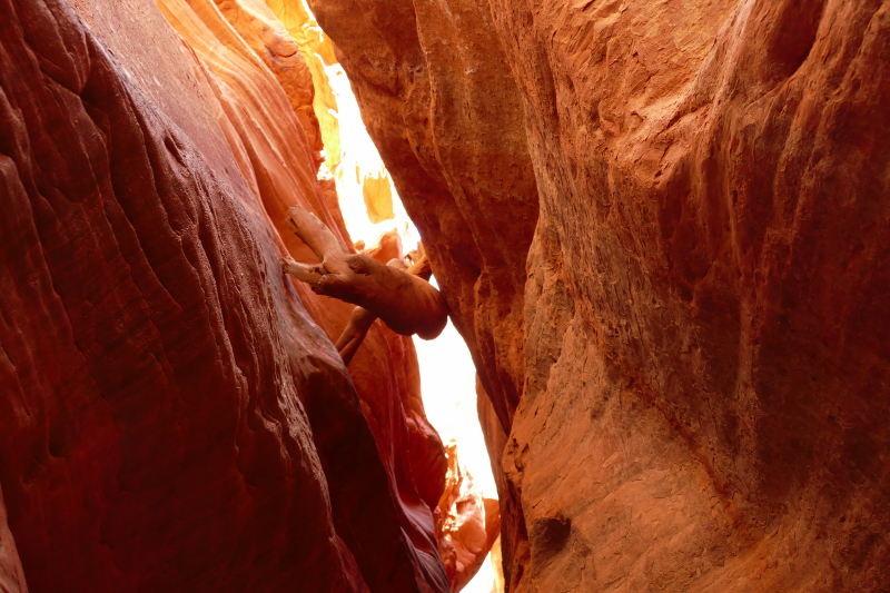 Peek-a-Boo aka. Red Canyon Slot [The Sand Hills]