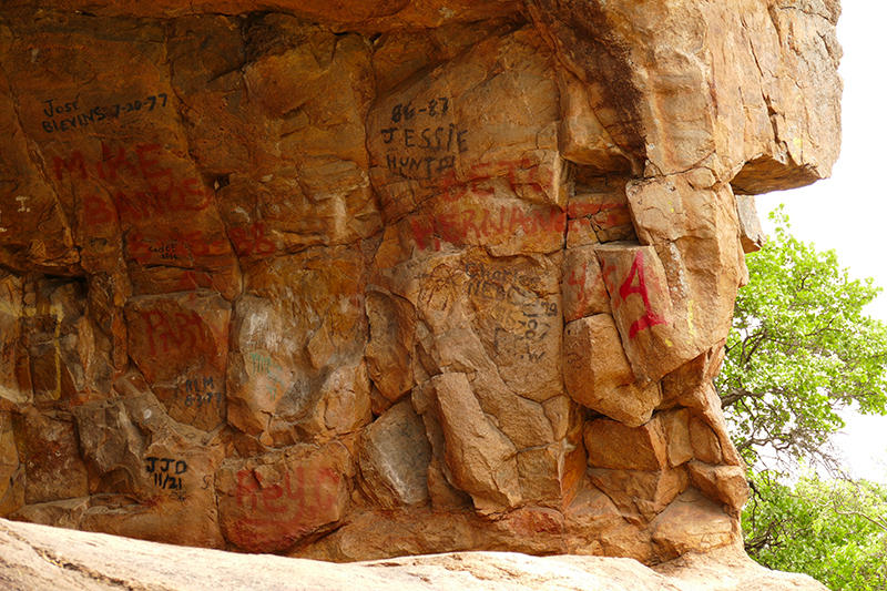 USA Hiking Database: Bilder Spanish Cave and The Eye [Wichita Mountains] - Pictures Spanish Cave and The Eye [Wichita Mountains]