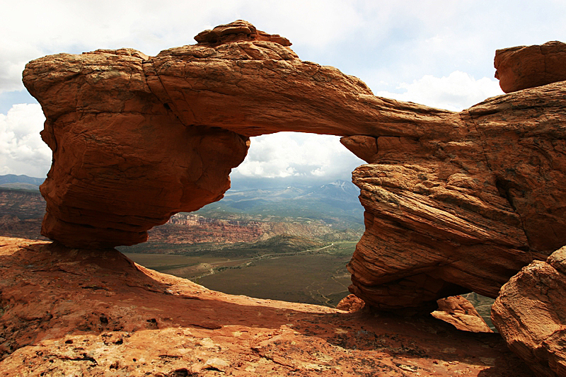 Tukuhnikivats Arch