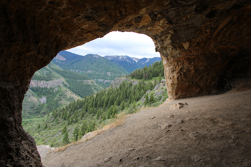 Wind Cave Arch Cache National Forest