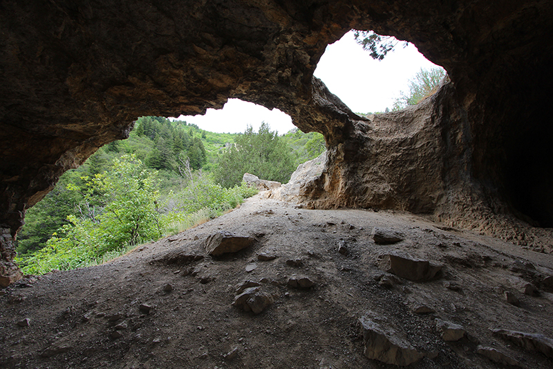 Wind Cave Arch Cache National Forest