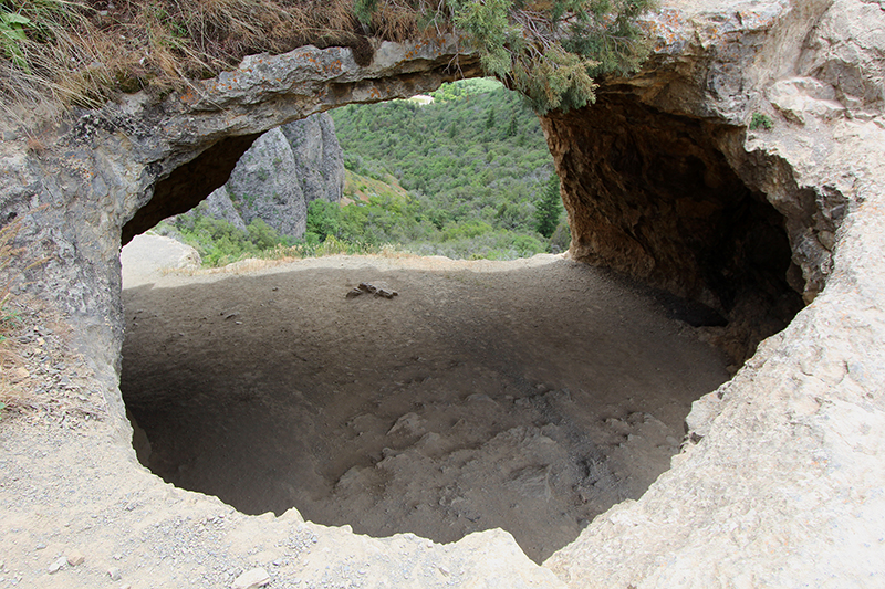 Wind Cave Arch Cache National Forest