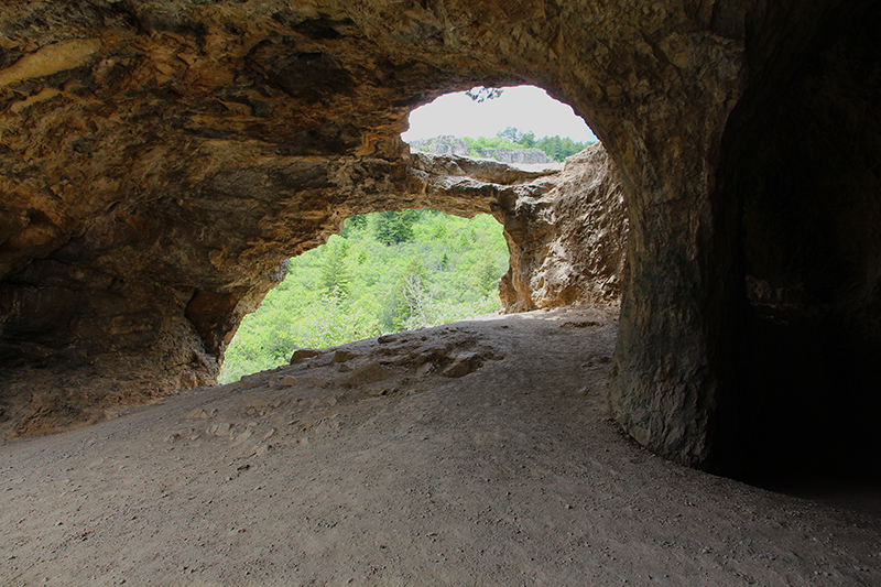 Wind Cave Arch Cache National Forest